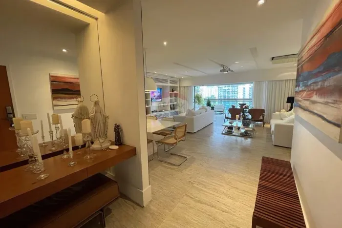 Santa Mônica Jardins - Luxuoso apartamento com planta original 4 suítes tranformado em 3 s