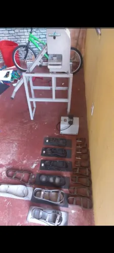Máquina de sandália e pressa