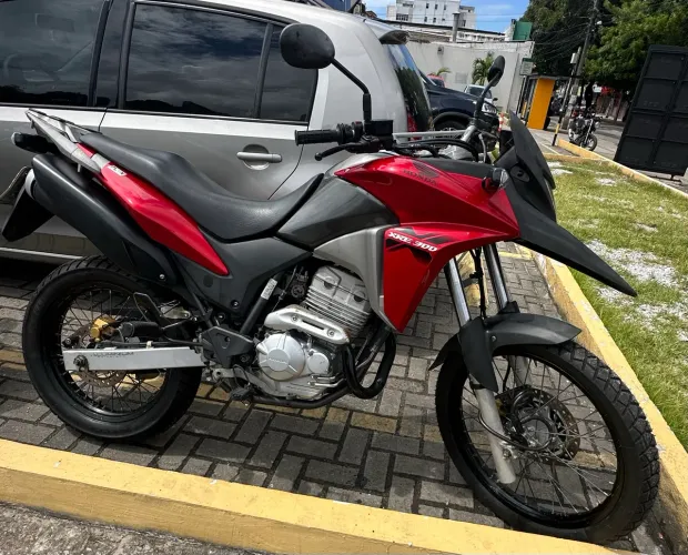 VENDO MOTO XRE 300 VERMELHA 2013