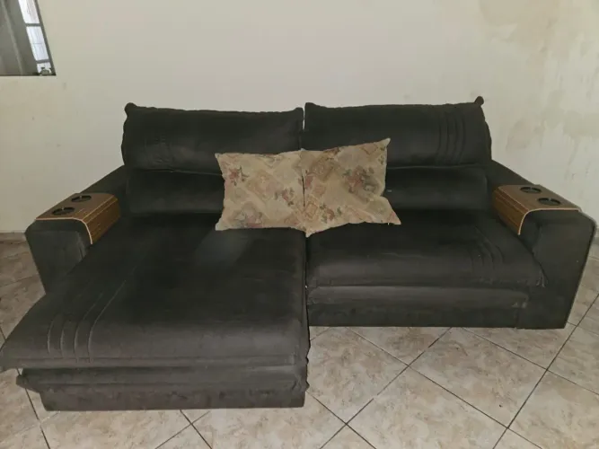Sofá Retrátil com Chaise + Porta-Copos