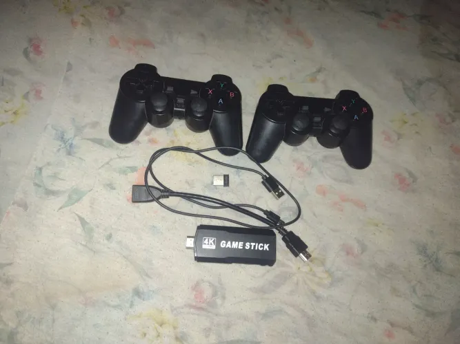 Game stick gd10 usado sem o apoio da pilhas de trás só fazemos entrega em Fortaleza