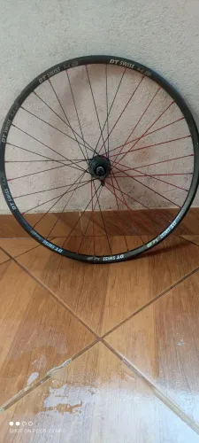 VENDO PAR DE RODAS DT SWISS ARO 26 PAREDE DUPLA DE ALUMINIO ( RARA ).