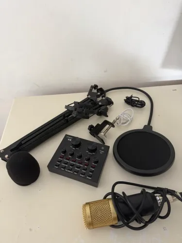 Kit Completo Podcast | Microfone Condensador + Sound Card V8 + Acessórios