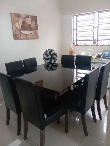 Mesa de Jantar com 8 cadeiras