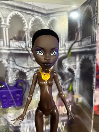 Boneca Monster High Bianca Barclay - Incompleta
