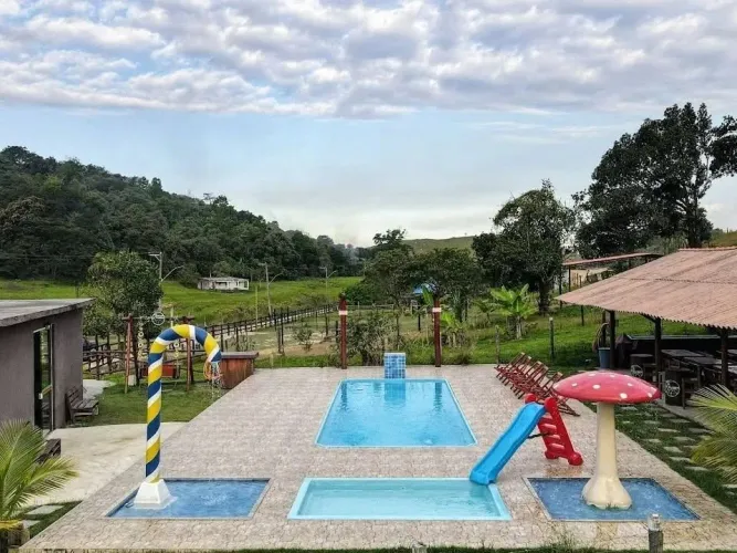 Sítio para eventos à venda - Xerém / Duque de Caxias - RJ/ Renda Comprovada há 5 anos<br>
