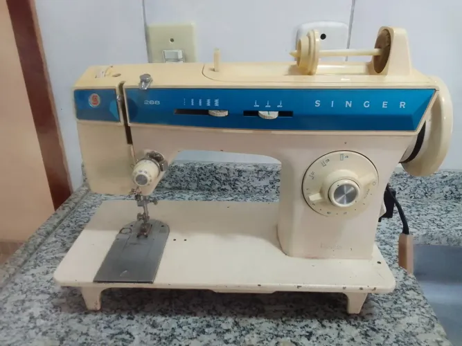 Máquina da Singer.