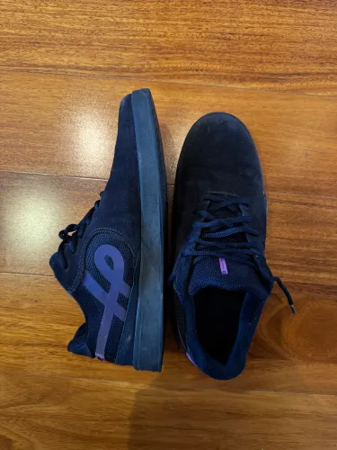 Tênis OÜS Imigrante Furta Cor 2 Essencial (preto/roxo)