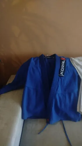 Vendo kimonos com calça 