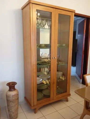 Cristaleira De Madeira com Vidro - R$3.000,00