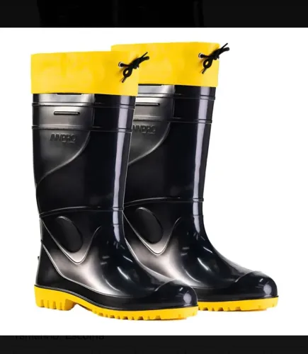 Bota de PVC Sem Forro Cano Longo Preta Com Polaina e Solado Amarelo Crival