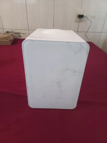 Mini Geladeira 5 L Skincare Multifuncional Refrigera e Aquece