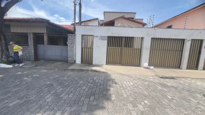 Alugo casa em andar superior Jardim Camburi