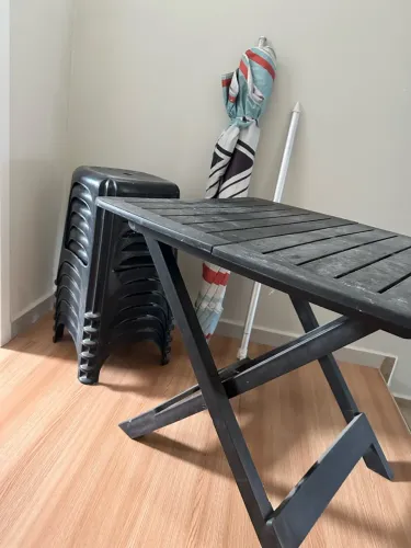 Conjunto de mesa e banquetas área externa