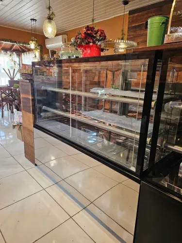 Vitrine Refrigerada 1,45m Titanium Premium -1450 Preta Refrimate - Iluminação LED