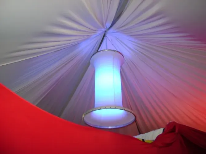 Luminárias Fluor Branca em Malha / Acesa ela fica Azul / 12 unidades