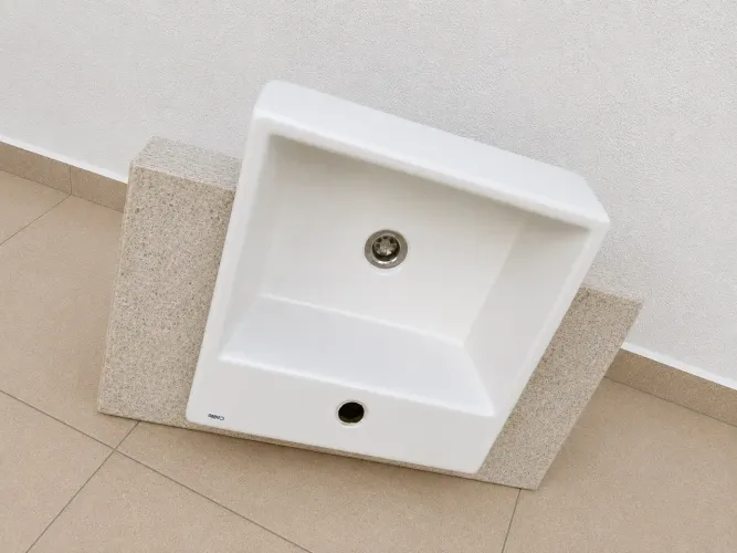 Cuba Celite de Apoio/Semi-encaixe com Extensão de Granito 66cmx45cm