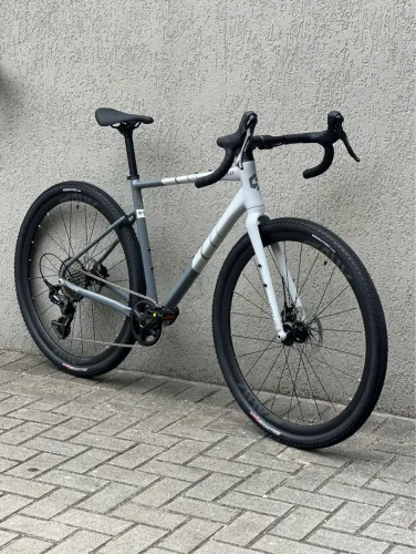 Bicicleta Gravel Sunpeed Charon - praticamente nova