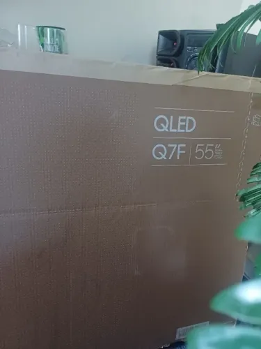 Vendo um televisao 55 polegadas Samsung Qled Q7f na caixa 3800 reais
