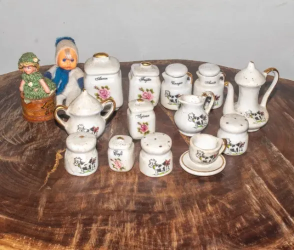 Conjunto completo de miniatura cha e cozinha de porcelana vintage
