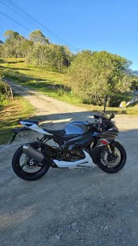 Vendo suzuki srad 750