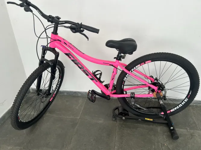 Par de Bicicletas Aro 29 FIRST Zeras (Feminina e Masculina) + Brinde