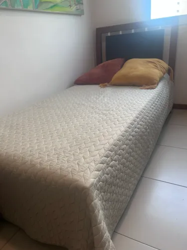 ?PRA SAIR ?Cama de solteiro madeira maciça com colchão
