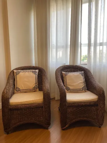Par de Poltronas em Fibra Natural almofadadas à venda em Americana