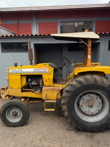 Trator CBT 8240