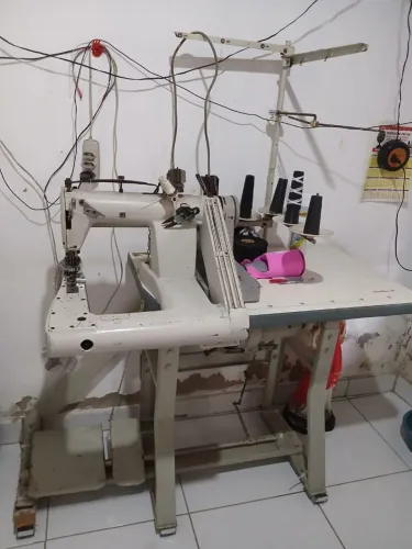 Máquina fechadeira 