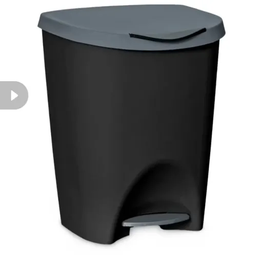 Lixeira preta 7,5 litros com pedal