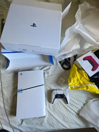 PlayStation 5 Digital + 2 Controles
