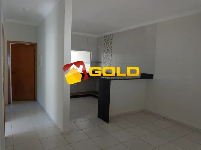 Casa para Locação em Uberlândia, Martins, 2 dormitórios, 1 suíte, 2 banheiros, 2 vagas