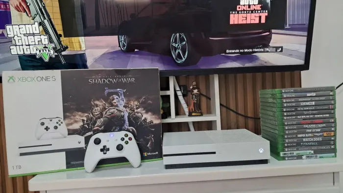 Frete grátis - Xbox One S 1 Tb + 4 jogos + caixa e controle com defeito