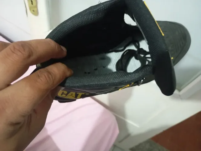 Vendo bota Caterpillar nova na caixa 