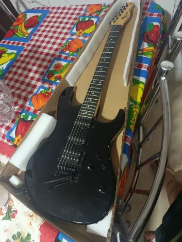 Guitarra Tagima 510 com amplificador e cabo santo angelo