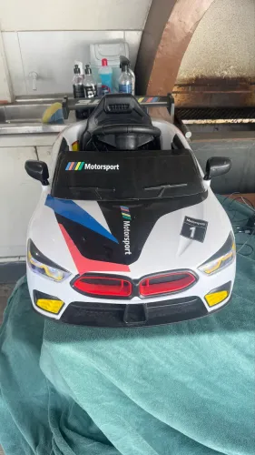 Carro infantil elétrico
