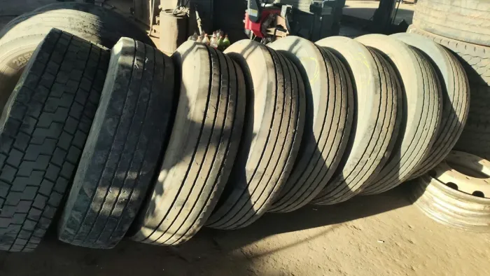 PNEUS 295/80R22.5 DESLOCADOS