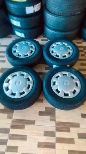 RODAS ARO 13 FERRO COM CALOTAS ORIGINAIS ÉPOCA PNEUS NOVOS(175/75/13)