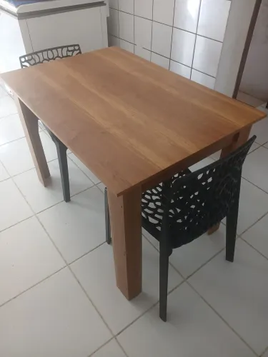 Mesa com 2 cadeiras