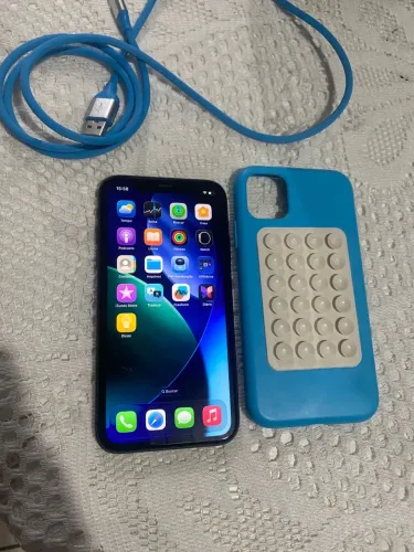 iPhone 11 64 GB de memória semi novo todo original