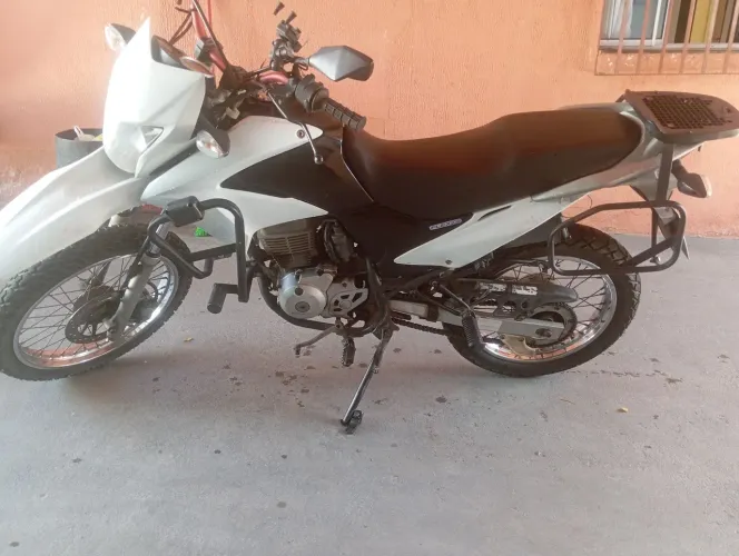 Bros 150 2014 branca