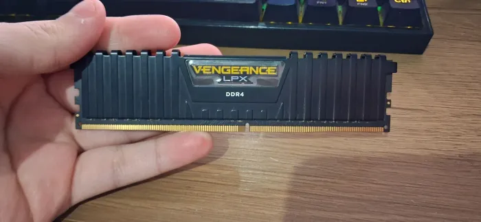 8 GB RAM DDR4 CORSAIR VENGEANCE LPX 2400 mhz