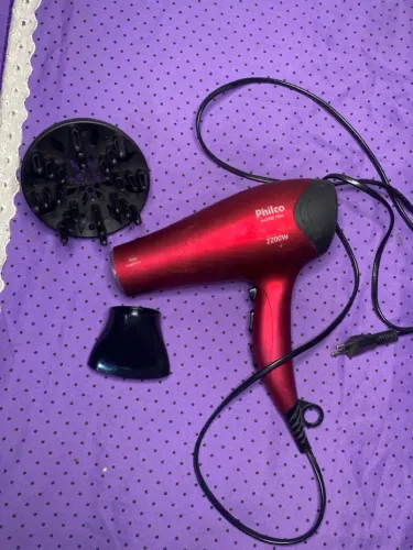 Secador de cabelo Philco 2200 V quase novo funcionando perfeitamente vem difusor e o bico