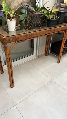Conjunto de sofá mesa lateral e aparador