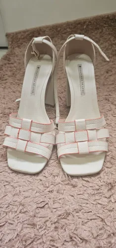 Vendo 2 sandálias da marca Sapatinho do Luxo - Tamanho 36