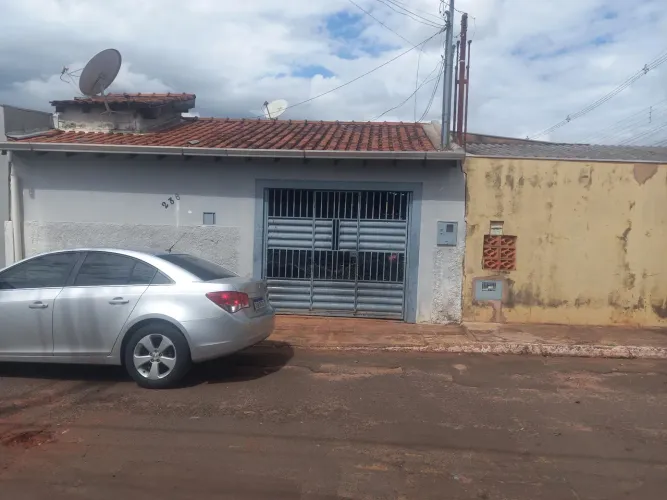 Vendo uma casa no Bairro Moreninha 150.000 03qtos.