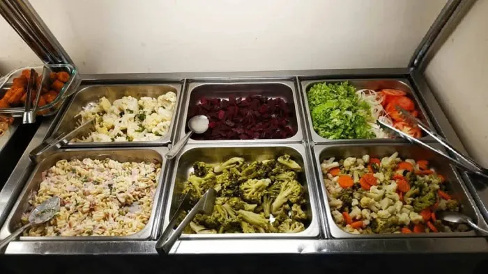 Cozinheira para self-service de padaria