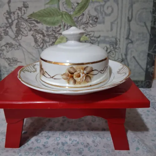 Manteigueira porcelana Real, floral perfeita.