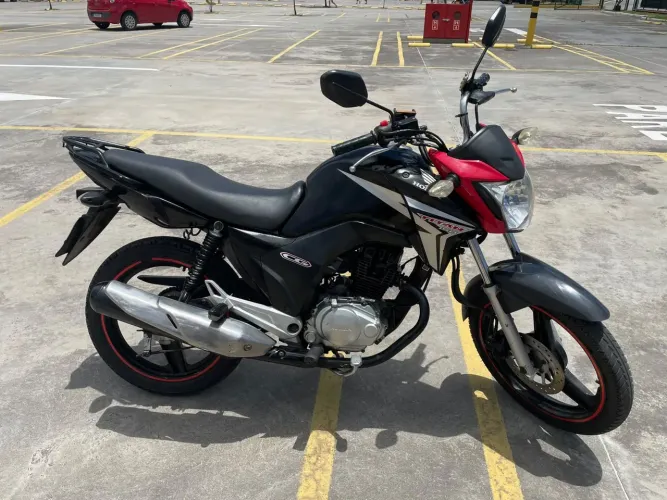 Honda CG 150 Titan 2015 - IPVA Pago / Revisada / Pneus Novos